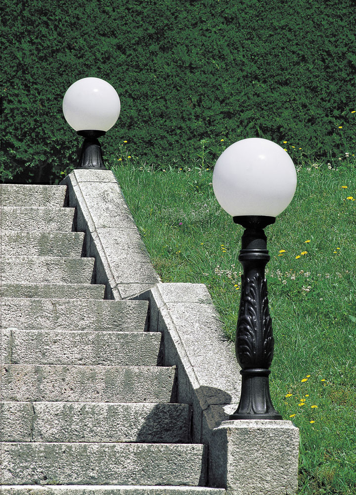 Парковы светильники шарами. Fumagalli Globe 250 бронза. Светильники Fumagalli садовые. Светильник улично-садовый. Уличный фонарь.